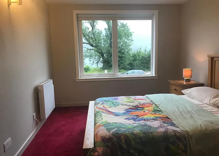 Appin, Beautiful Lochside Apartment With Balcony