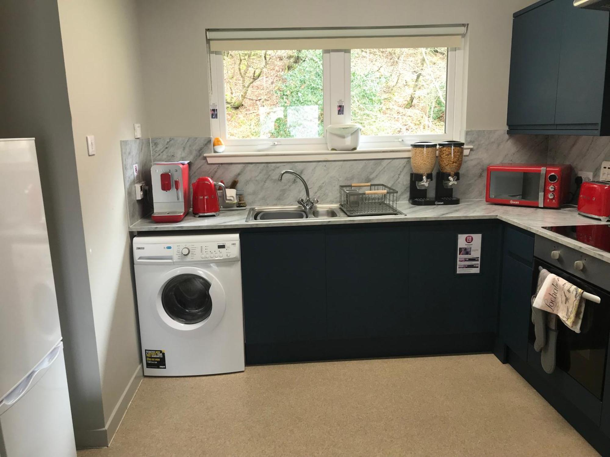 Appin, Beautiful Lochside With Balcony Apartment Fort William